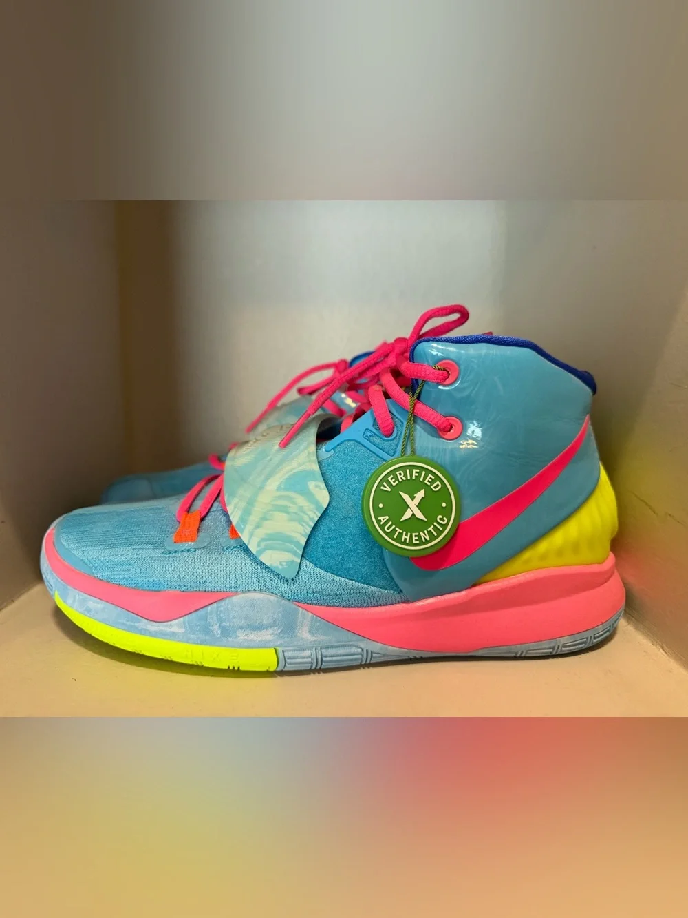 Nike Kyrie 6 - 7Y (8.5 Women’s)